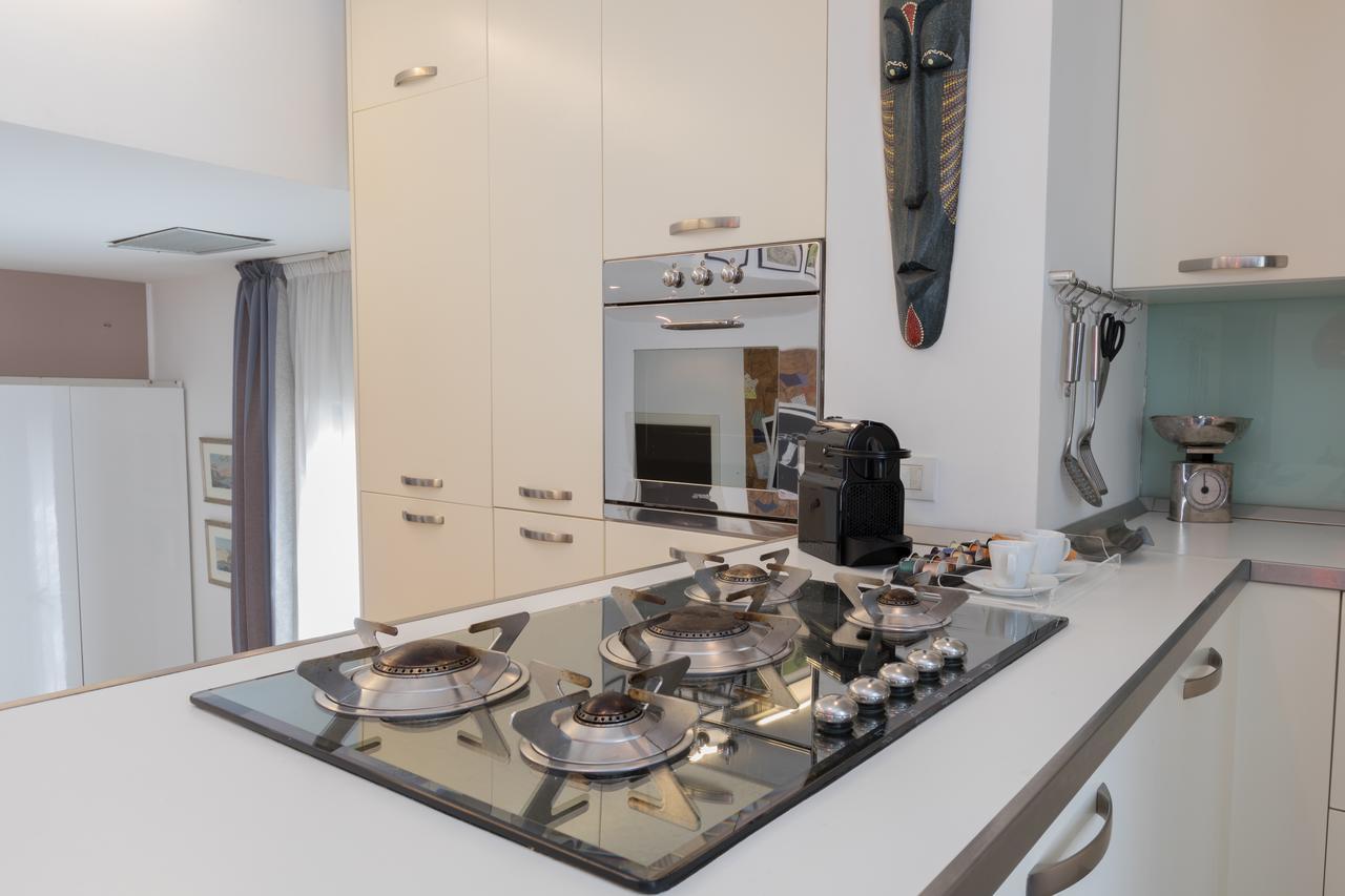 Appartement Attico Santa Brigida à Naples Extérieur photo
